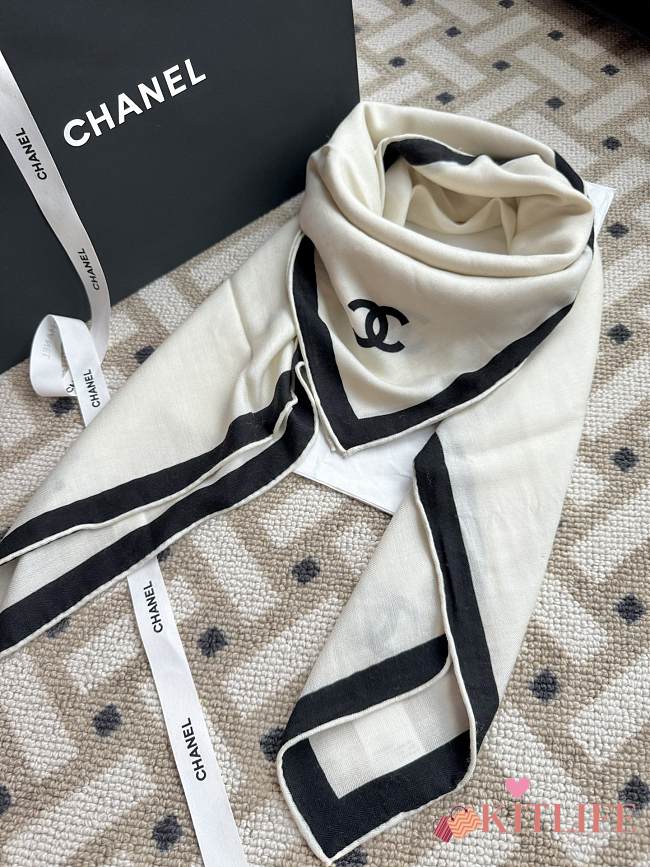 Kitlife Chanel 25  Classic Black and White Scarf 135x135cm - 1