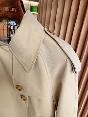 Kitlife Burberry Stand Collar Cotton Gabardine Short Trench Coat Beige - 6