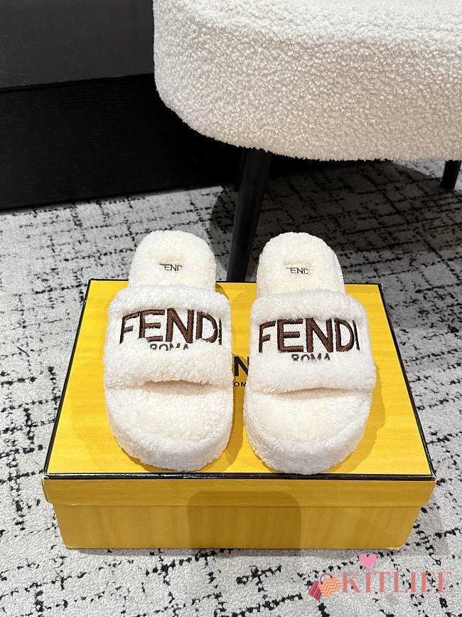 Kitlife Fendi 25 Thick-soled Furry Slides White - 1