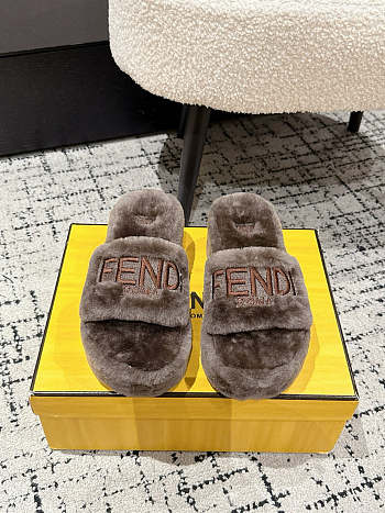 Kitlife Fendi 25 Thick-soled Furry Slides Taupe Brown