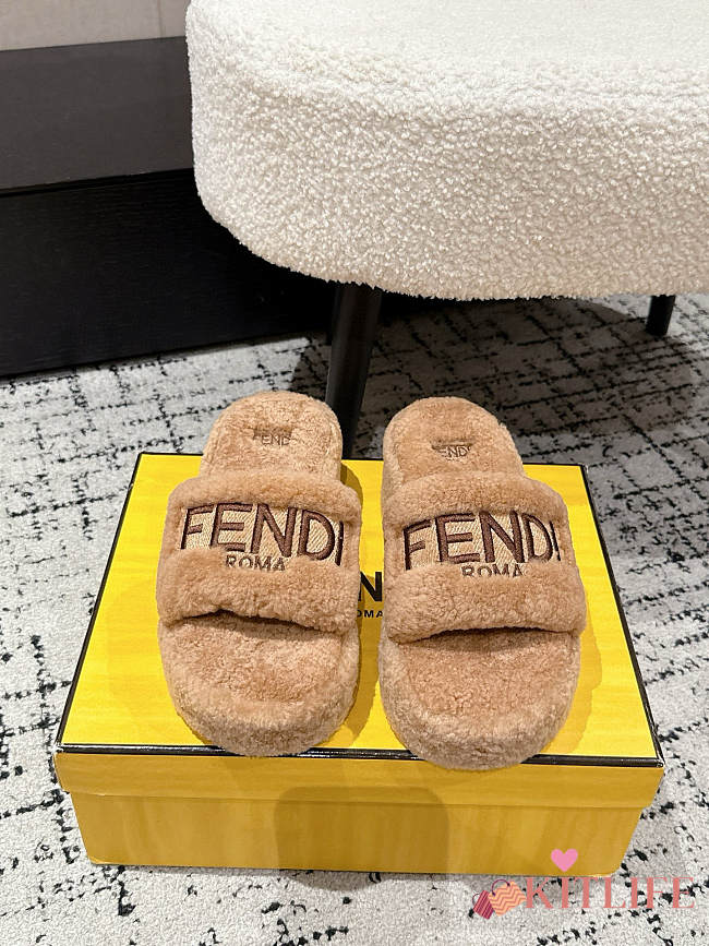 Kitlife Fendi 25 Thick-soled Furry Slides Beige - 1