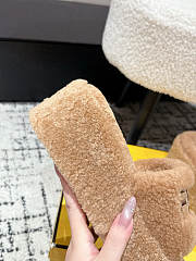 Kitlife Fendi 25 Thick-soled Furry Slides Beige - 3