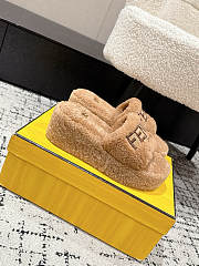 Kitlife Fendi 25 Thick-soled Furry Slides Beige - 4