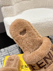 Kitlife Fendi 25 Thick-soled Furry Slides Beige - 5