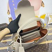 Kitlife Louis Vuitton Capucines MM Souple Bag Watnut M12924 33x24x12 cm  - 4