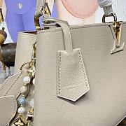 Kitlife Louis Vuitton Capucines MM Souple Bag Watnut M12924 33x24x12 cm  - 3