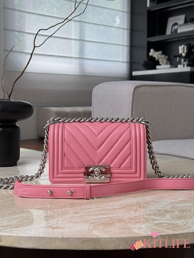Kitlife Chanel Leboy Pink Chervon Bag 12x20.5x8.5cm  - 1