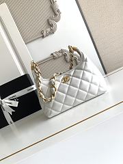 Kitlife Chanel 25 Hobo Bag in White Lambskin AS4912 24x26x9.5cm - 1