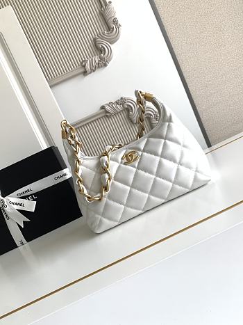 Kitlife Chanel 25 Hobo Bag in White Lambskin AS4912 24x26x9.5cm