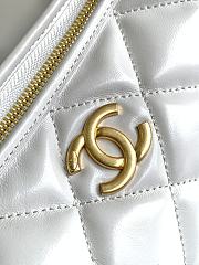 Kitlife Chanel 25 Hobo Bag in White Lambskin AS4912 24x26x9.5cm - 4