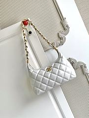 Kitlife Chanel 25 Hobo Bag in White Lambskin AS4912 24x26x9.5cm - 3