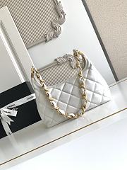 Kitlife Chanel 25 Hobo Bag in White Lambskin AS4912 24x26x9.5cm - 2