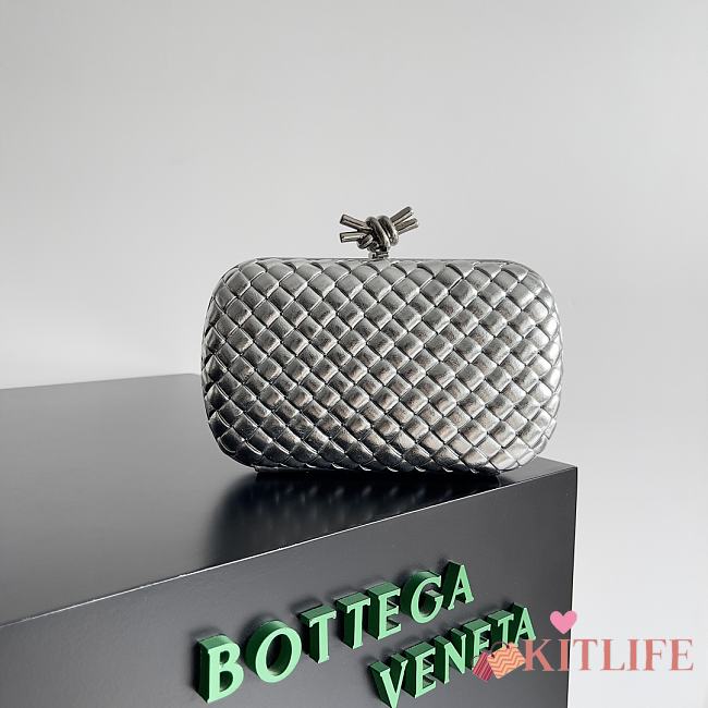 Kitlife Bottega Veneta Knot Clutch Silver 717622 20.5x6x12.5cm  - 1