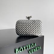 Kitlife Bottega Veneta Knot Clutch Silver 717622 20.5x6x12.5cm  - 1