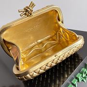 Kitlife Bottega Veneta Knot Clutch Gold 717622 20.5x6x12.5cm - 3