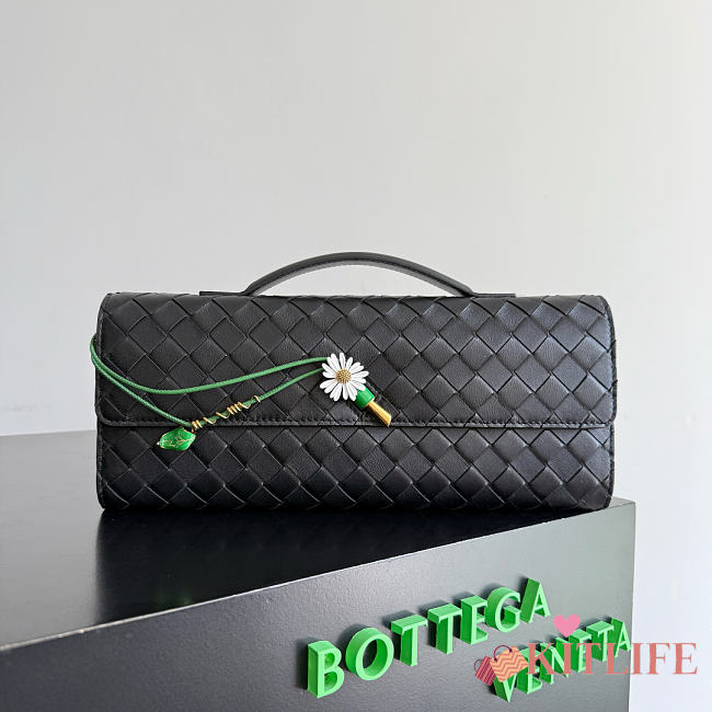 Kitlife Bottega Veneta Andiamo Clutch Black With Daisy Flower Closure 836810 31x13x3cm - 1
