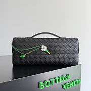 Kitlife Bottega Veneta Andiamo Clutch Black With Daisy Flower Closure 836810 31x13x3cm - 1