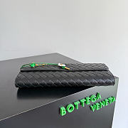 Kitlife Bottega Veneta Andiamo Clutch Black With Daisy Flower Closure 836810 31x13x3cm - 5