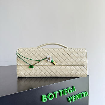 Kitlife Bottega Veneta Andiamo Clutch Cream With Daisy Flower Closure 836810 31x13x3cm 