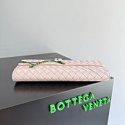 Kitlife Bottega Veneta Andiamo Clutch Light Pink With Daisy Flower Closure 836810 31x13x3cm - 3