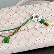 Kitlife Bottega Veneta Andiamo Clutch Light Pink With Daisy Flower Closure 836810 31x13x3cm - 2