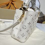Kitlife Louis Vuitton Capucines Mini Handbag White Lizard Embroidered M13053 21x813cm - 4
