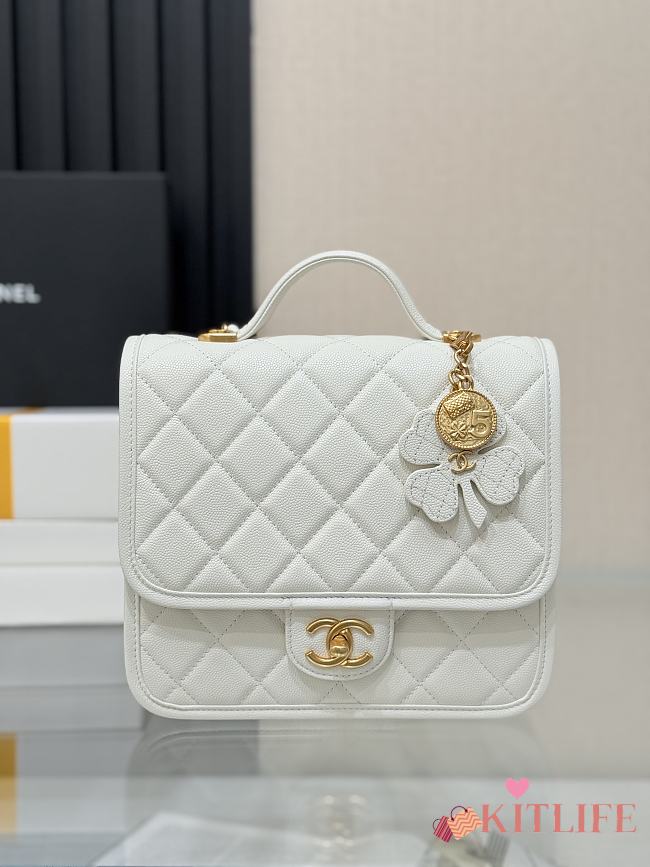 Kitlife Chanel 25B Clover Backpack White 22x19.5x7cm  - 1