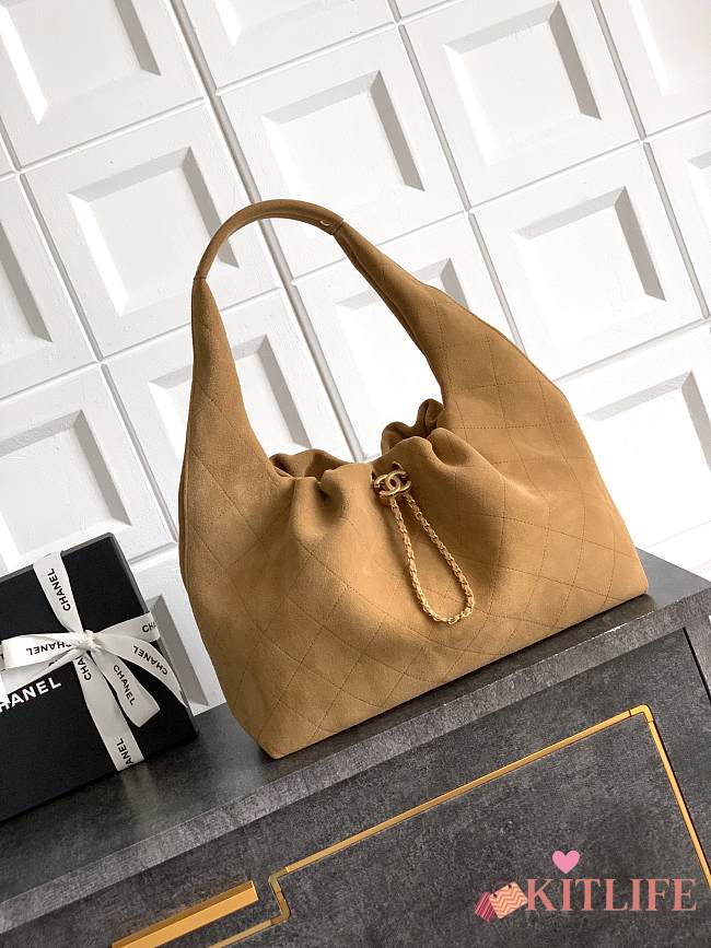 Kitlife Chanel 26C Hobo Bag in Beige Suede 35x12x45cm - 1