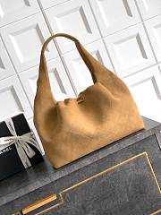 Kitlife Chanel 26C Hobo Bag in Beige Suede 35x12x45cm - 5