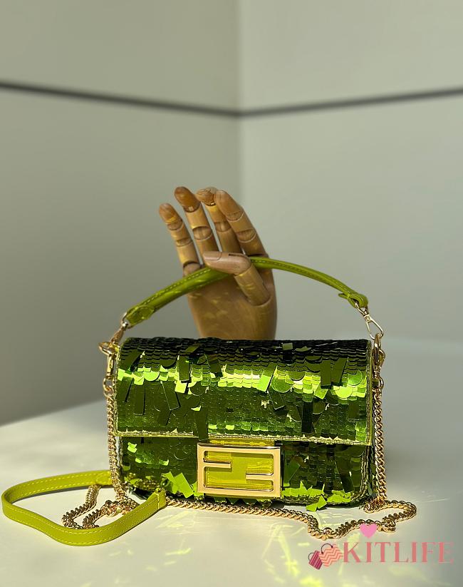 Kitlife Fendi Mini Bag Embroidered With Green Sequins 8601s 19x5x11cm - 1