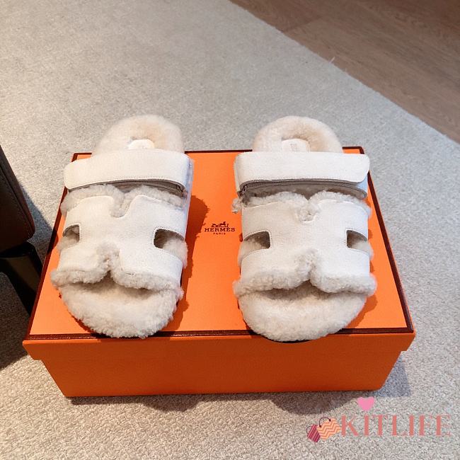 Kitlife Hermes Chypre Shearling Sandals White Suede  - 1