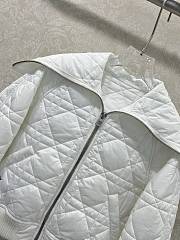 Kitlife Dior 25 Cannage Diorama Quilted Navy Collar Cotton-padded Jacket White - 4