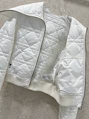 Kitlife Dior 25 Cannage Diorama Quilted Navy Collar Cotton-padded Jacket White - 3