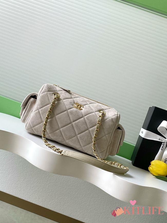 Kitlife Chanel 25K Cream Suede Bowling Bag AS5792 15.5x24x11.5cm  - 1