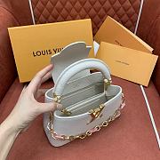 Kitlife Louis Vuitton Capucines East-West Mini Bag White M14393 22x12x8cm - 5