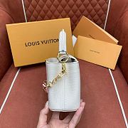 Kitlife Louis Vuitton Capucines East-West Mini Bag White M14393 22x12x8cm - 2