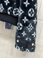 Kitlife Louis Vuitton 2025 Monogram Feathered Short Jacket Black - 5