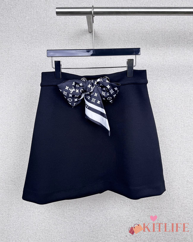 Kitlife Louis Vuitton Monogram Scarf Mini Skirt Black - 1