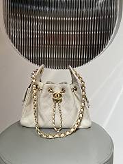 Kitlife Chanel 25C Drawstring Bucket Hobo Bag Cream Grained Leather 20x22x12.5cm  - 4