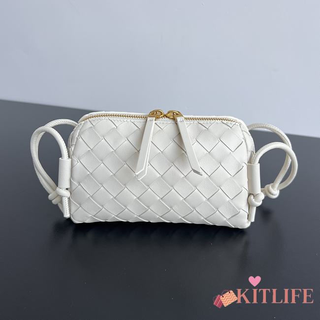 Kitlife Bottega Veneta Concert Pouch White 794258 18.5x11.5x8.5cm - 1
