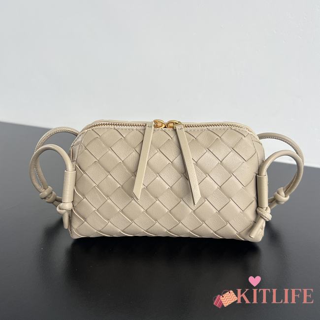 Kitlife Bottega Veneta Concert Pouch Beige 794258 18.5x11.5x8.5cm - 1