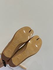 Kitlife Maison Margiela MM6 Pleated Split-toe Shoes Beige - 3