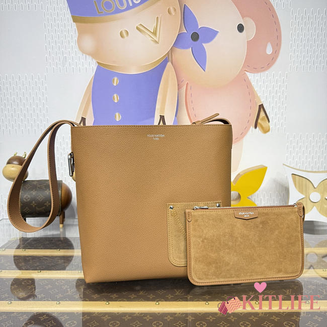 Kitlife Louis Vuitton Verso Hobo Handbag Tan Suede M27022 30x15.5x33cm  - 1
