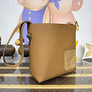 Kitlife Louis Vuitton Verso Hobo Handbag Tan Suede M27022 30x15.5x33cm  - 4