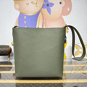 Kitlife Louis Vuitton Verso Hobo Handbag Green Seude M26747 30x15.5x33cm - 2