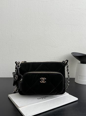Kitlife Chanel Black Velvet Effect Nylon, Crinkled Effect Glossy Calfskin & Gold Metallic Clutch AP4771 15×21×6cm