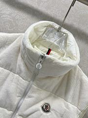Kitlife Moncler 25 Pocket-decorated Velvet Drawstring Vest Down Jacket White - 5