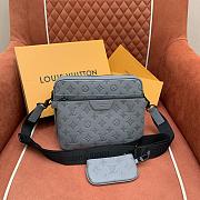 Kitlife Louis Vuitton Trio Messenger Grey Monogram Shadow Leather Bag M27185 25x18.5x7cm - 1