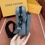 Kitlife Louis Vuitton Trio Messenger Grey Monogram Shadow Leather Bag M27185 25x18.5x7cm - 2