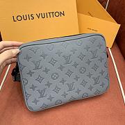 Kitlife Louis Vuitton Trio Messenger Grey Monogram Shadow Leather Bag M27185 25x18.5x7cm - 5